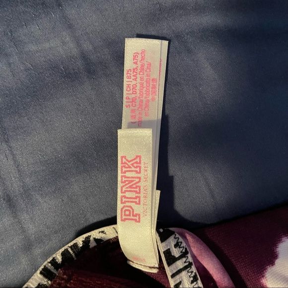 ✨VS Pink Small Tie Dye Wireless Lightly Lined Sports Bra✨ - Picture 3 of 8